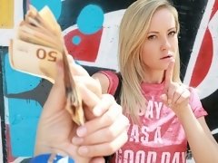 Blond, Pijpbeurt, Sperma shot, Handbeurt, Buiten, Gezichtspunt, Tiener, Tieten likken