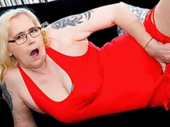 Gros cul, Gros seins, Blonde, Sucer une bite, Masturbation, Mature, Cheveux courts, Tatouage