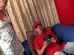 In den arsch, Arsch, Arschlecken, Grosser arsch, Blasen, Schwanz, Milf, Mutti