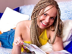 Amateur, Masturbation, Seins naturels, Maigrichonne, Solo, Dénudage, Adolescente, Jouets