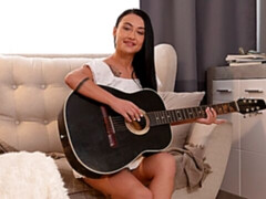 Pijpbeurt, Hondjeshouding, Zoenen, Moeder die ik wil neuken, Kut duiken, Mager, Tatoeage, Tieten likken