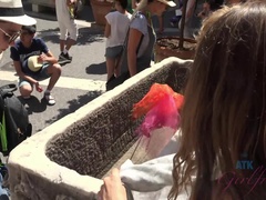 Bruinharig, Pop, Flashing, Vriendin, Openbaar, Kut duiken, Geschoren, Tieten likken