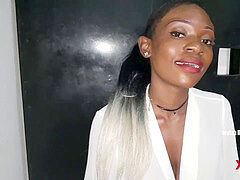 I meet Estelle, Cameroonian student at the restaurant.I offers him a sexvideo