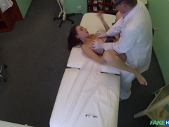 Tromperie, Médecin, En levrette, Doigter, Massage, Infirmière, Bureau, Pov