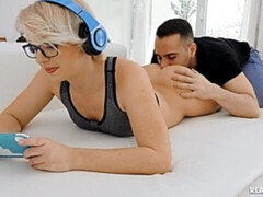 Culo grande, Verga grande, Rubia, Estilo perrito, Tetas naturales, Cabello corto, Adolescente, Tetas