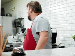 Enthousiasteling, Anaal, Kont, Grote mammen, Sperma in gezicht, Kokhalzen, Likken, Doordringend