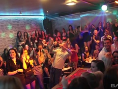 Blond, Europees, Fetisj, Groep, Interraciaal, Ondergoed, Rijpe lesbienne, Realiteit