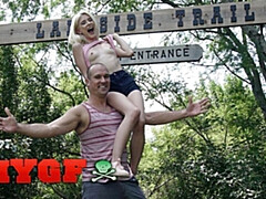 18 ans, Blonde, Sucer une bite, Petite femme, Public, Chatte, Adolescente, Nénés