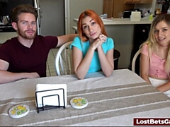 18 ans, 2 femmes 1 homme, Jeux, Hard, Nue  à poil, Rousse roux, Allumeuse, Nénés