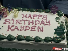 Blondine, Blasen, Aufs gesicht abspritzen, Freundin, Sporthalle, Lecken, Party, Realität