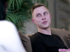 Grosse titten, Blasen, Braunhaarige, Familie, Handjob, Lecken, Milf, Jungendliche (18+)