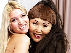 Gode, Doigter, Première fois, Lesbienne, Léchez, Orgasme, Chatte, Rasée