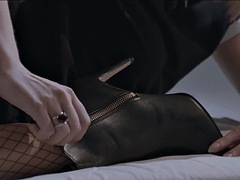 Большой член, Блондинки, Фетиш, Фут фетиш, Каблуки, Лесбиянка, Колготки, Страпон