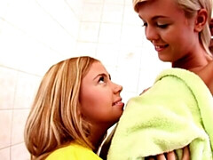 指いじり, レズビアン, なめる, 下着, オナニー, 剃毛, ティーン, オッパイの