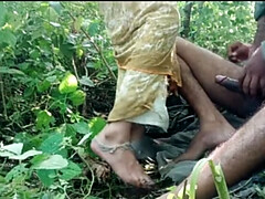 Bhabhi alone in field gets fucked and cumshot