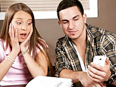 Gros cul, Grosse bite, Sucer une bite, Brunette brune, Seins naturels, Bureau, Adolescente, Nénés