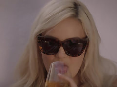 Negro, Rubia, Estilo perrito, Novia, Interracial, Dinero, Fiesta, Piscina