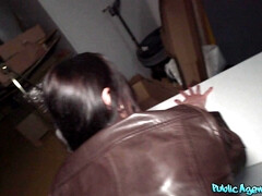 デカチン, デカパイ, フェラチオ, 巨乳な, ヒール, お金, タトゥー, オッパイの