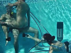 Tussi, Blasen, Hardcore, Masturbation, Pool, Öffentlich, Flotter dreier, Unter wasser
