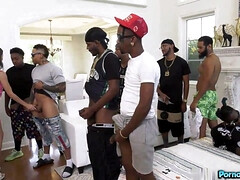 Noire, Sucer une bite, Brunette brune, Gorge profonde, Hd, Monstre, Petite femme, Nénés