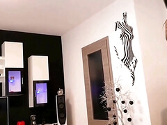 Apres avoir suce une nibble en gorge profonde une cougar a besoin dun internal cumshot