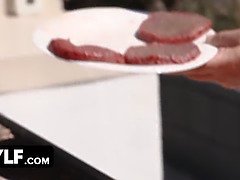 Grosser arsch, Braunhaarige, Konturen der schamlippen, Geile alte tussi, Flotter vierer, Lecken, Milf, Orgie