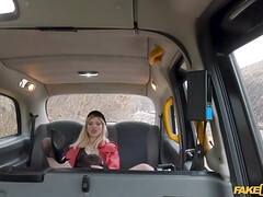 Sucer une bite, Plantureuse, Tir de sperme, Gorge profonde, Italienne, Orgasme, Jarretelles, Tatouage