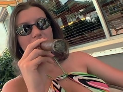 Nana, Grosse bite, Gros seins, Sucer une bite, Brunette brune, En levrette, Hard, Seins naturels