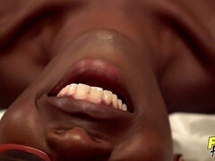 Schwarz, Europäisch, Aufs gesicht abspritzen, Freundin, Behaart, Im freien, Muschi, Spanner