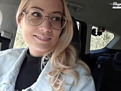 Anal, Verga grande, Rubia, Coche, Estilo perrito, Gafas, Sexo duro