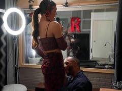 お尻, デカパイ, フェラチオ, バック, 開帳, 異人種間, ショートヘア, タトゥー