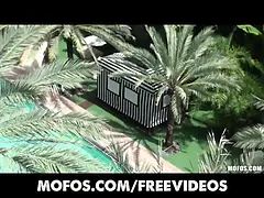 Bathing suit clad blonde cameron makes a sextape to get back at her boyfriend