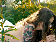 18, フェラチオ, 眼鏡, 手コキする, キス, アウトドア, パンティ, ティーン