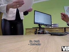 18 jahre, Blasen, Braunhaarige, Hundestellung, Europäisch, Hd, Geld, Büro