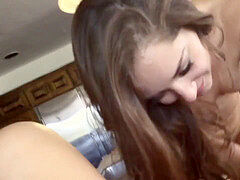 Пальцем, Лесбиянка, Сиськи