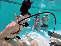 Mamada, Pareja, Corridas, Europeo, Sexo duro, Piscina, Adolescente, Bajo el agua