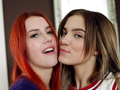 Nana, Sucer une bite, Brunette brune, 2 femmes 1 homme, Hard, Léchez, Chatte, Rousse roux