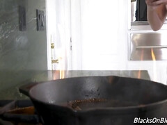 Blond, Diep in de keel, Sperma in gezicht, Hd, Interraciaal, Natuurlijk, Orgasme, Tieten likken