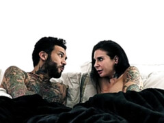 Grosser arsch, Blasen, Braunhaarige, Handjob, Lecken, Muschi, Tätowierung, Titten