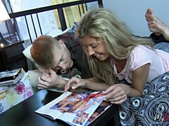 Cul, Grosse bite, Sucer une bite, En levrette, Petite femme, Maigrichonne, Adolescente, Nénés