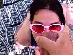 18 ans, Sucer une bite, Tir de sperme, Fait maison, De plein air, Public, Suçant, Adolescente