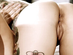 Американки, Красотки, Брюнетки, Парочка, Игры, Поцелуи, Лесбиянка, В офисе