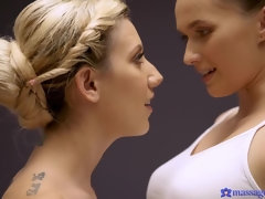 Culo, Checa, Penetracion con dedos, Masaje, Tetas naturales, Coño, Vibrador, Mojado