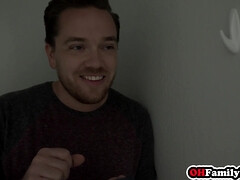 18 ans, Grosse bite, Sucer une bite, Gode, Groupe, Hard, Plan cul à trois, Nénés