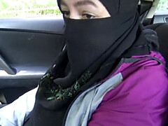 Arabisch, Hundestellung, Handjob, Selbstgemacht, Natürlichen titten, Orgasmus, Polizei, Öffentlich