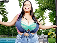 Amateur, Belle grosse femme bgf, Gros cul, Gros seins, Rondelette, Gode, Dénudage, Jouets