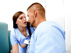 Amateur, Nana, Gros seins, Brunette brune, Tchèque, Lunettes, De plein air, Piercing