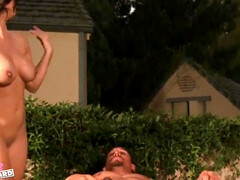 Grote lul, Badpak, Pijpbeurt, Bruinharig, Sperma in mond, Masturbatie, Biljart, Tieten likken