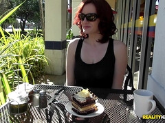 Большие сиськи, Грудастые, Платье, Эксгибиционист, Еда, На природе, Софткор, Дразнящие