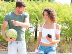 Sucer une bite, Brunette brune, Branlette thaïlandaise, Embrassement, Léchez, Maigrichonne, Dénudage, Adolescente